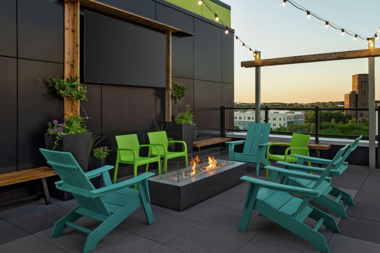 Home2 Suites By Hilton Minneapolis University Area Bagian luar foto
