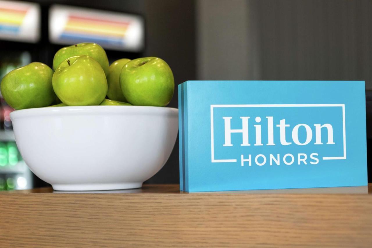 Home2 Suites By Hilton Minneapolis University Area Bagian luar foto