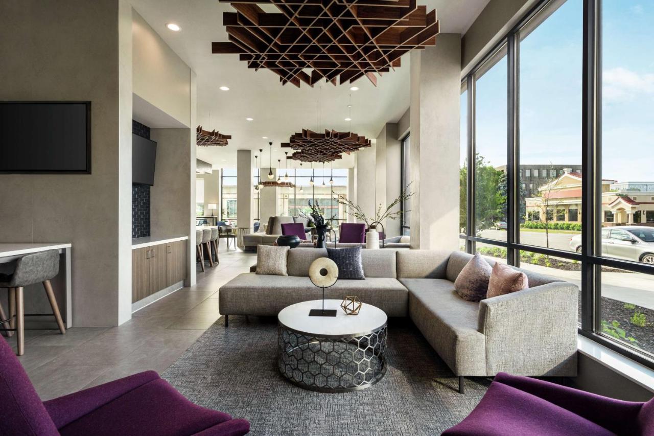 Home2 Suites By Hilton Minneapolis University Area Bagian luar foto