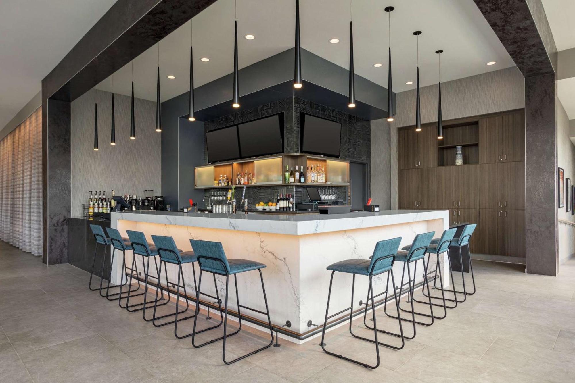 Home2 Suites By Hilton Minneapolis University Area Bagian luar foto