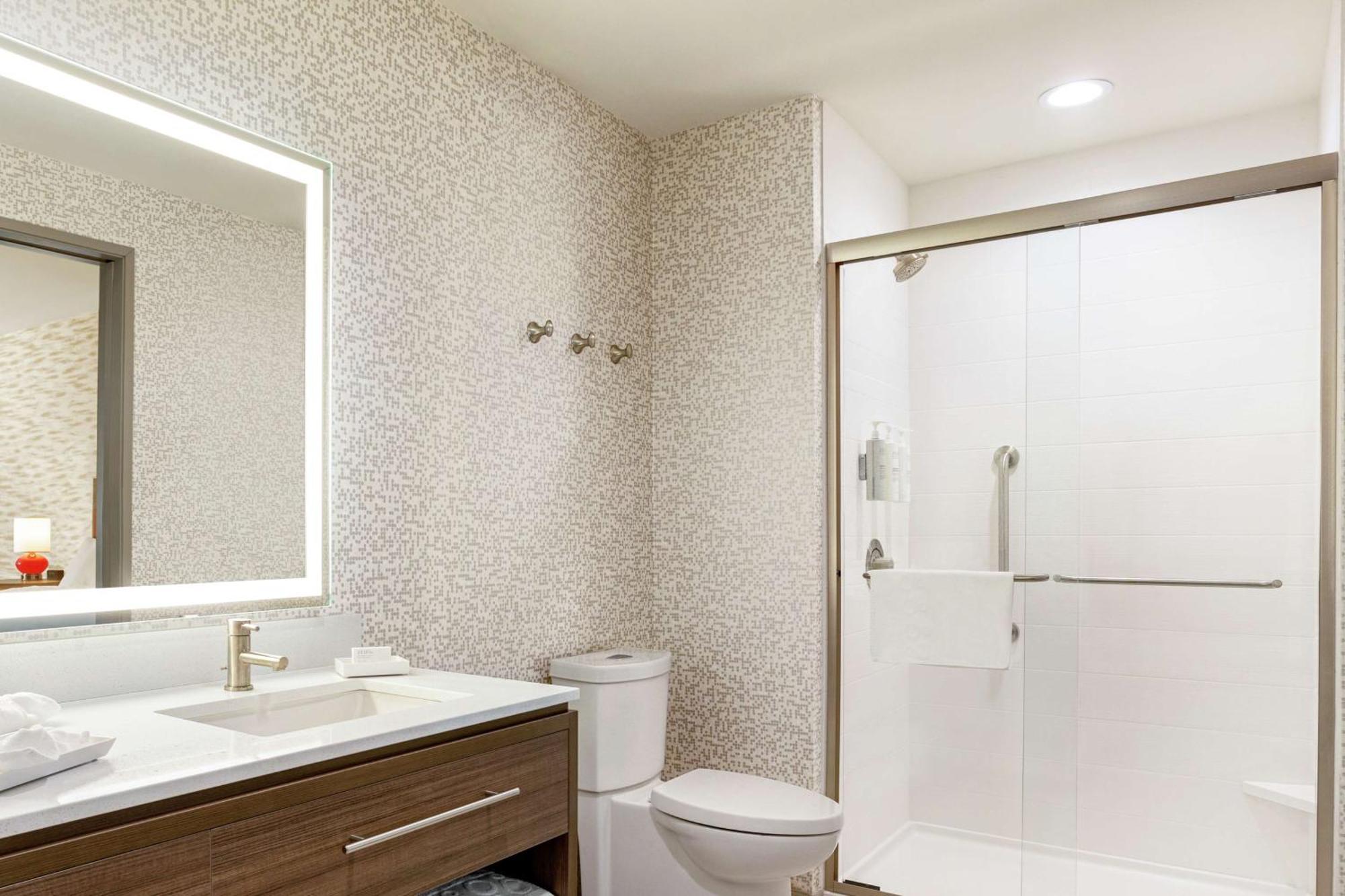 Home2 Suites By Hilton Minneapolis University Area Bagian luar foto