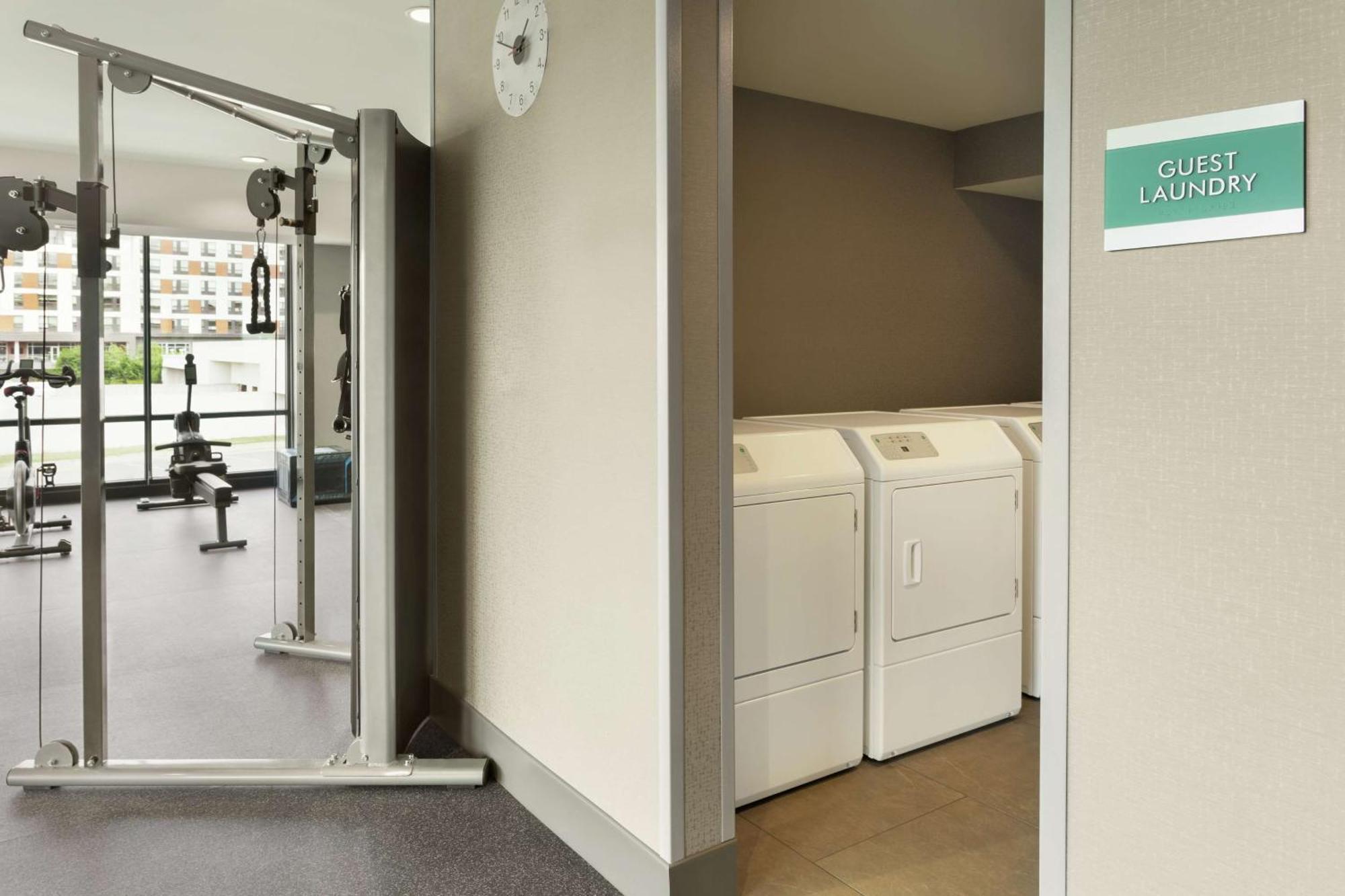 Home2 Suites By Hilton Minneapolis University Area Bagian luar foto