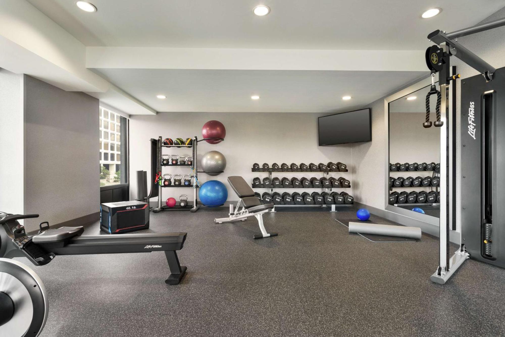 Home2 Suites By Hilton Minneapolis University Area Bagian luar foto