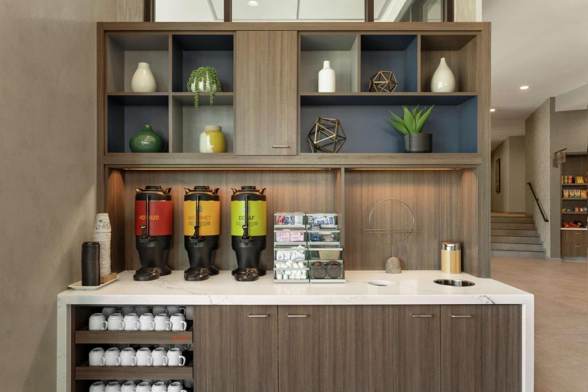 Home2 Suites By Hilton Minneapolis University Area Bagian luar foto