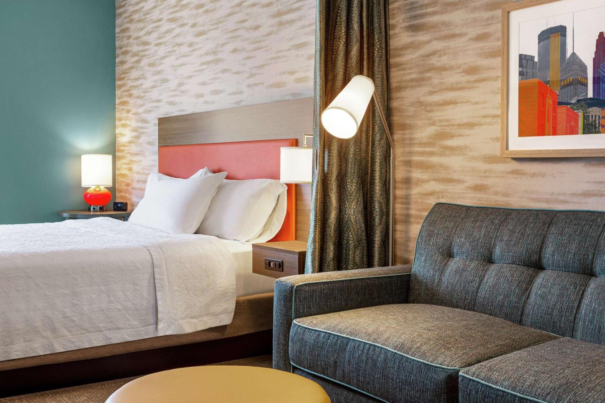Home2 Suites By Hilton Minneapolis University Area Bagian luar foto